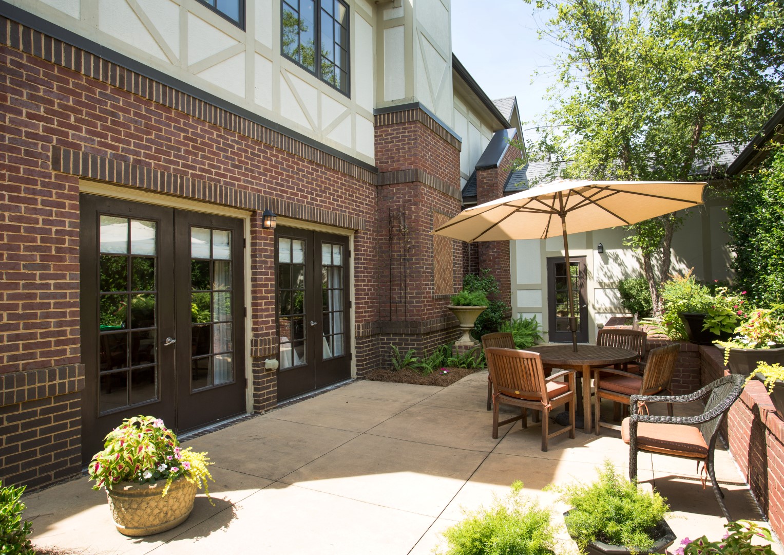 Oak Grove Inn - Assisted Living in Montgomery, AL photo 2